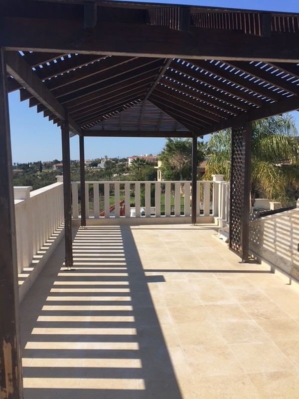 Bungalow mit Meerblick auf großem Grundstück in der Gegend Sea Caves, Paphos