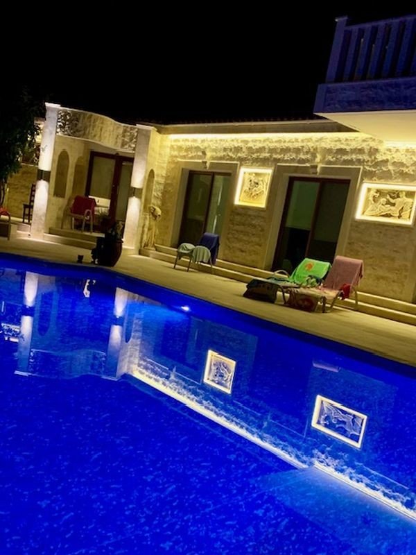 Bungalow mit Meerblick auf großem Grundstück in der Gegend Sea Caves, Paphos