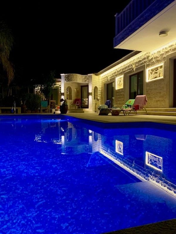 Bungalow mit Meerblick auf großem Grundstück in der Gegend Sea Caves, Paphos