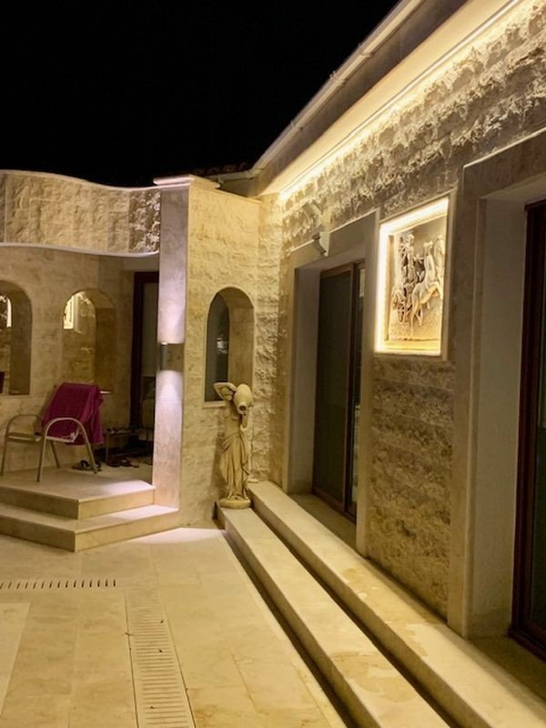 Bungalow mit Meerblick auf großem Grundstück in der Gegend Sea Caves, Paphos