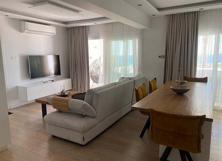 Sea view modern apartment with c/h in Paphos