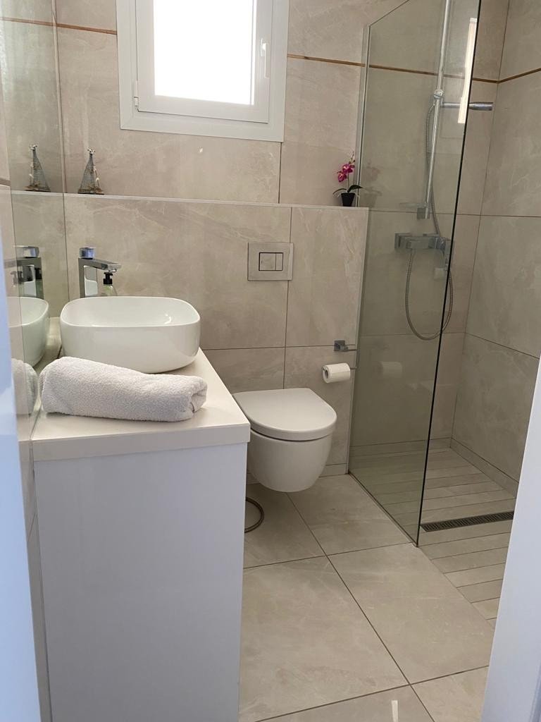 Sea view modern apartment with c/h in Paphos
