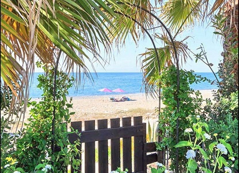 Beachfront villa on large plot in Polis