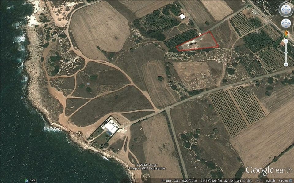 Renovation project by sea on a large plot 2700m2
