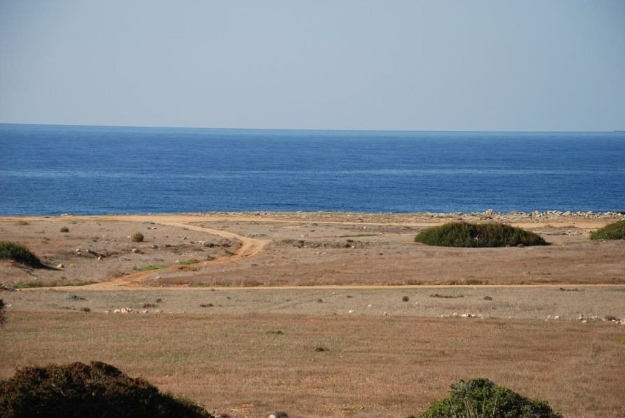 Renovation project by sea on a large plot 2700m2