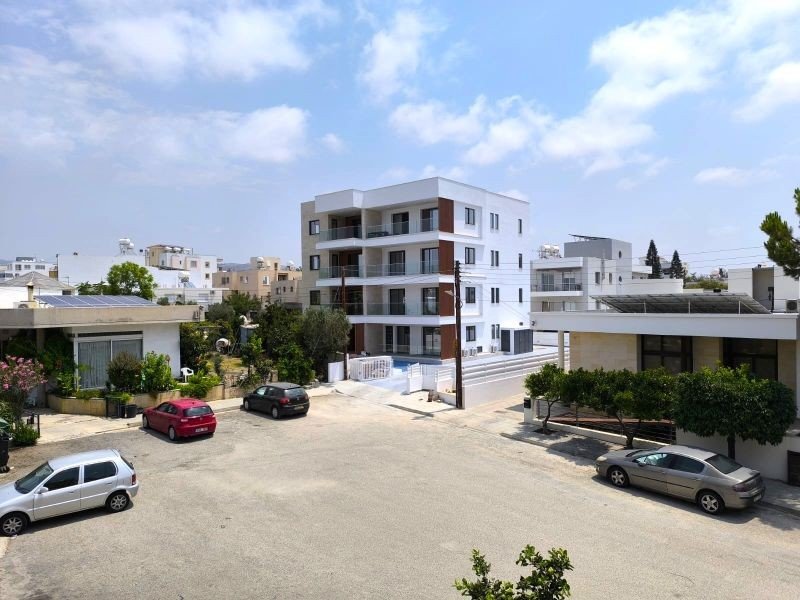 Garden apartment in small complex in Paphos