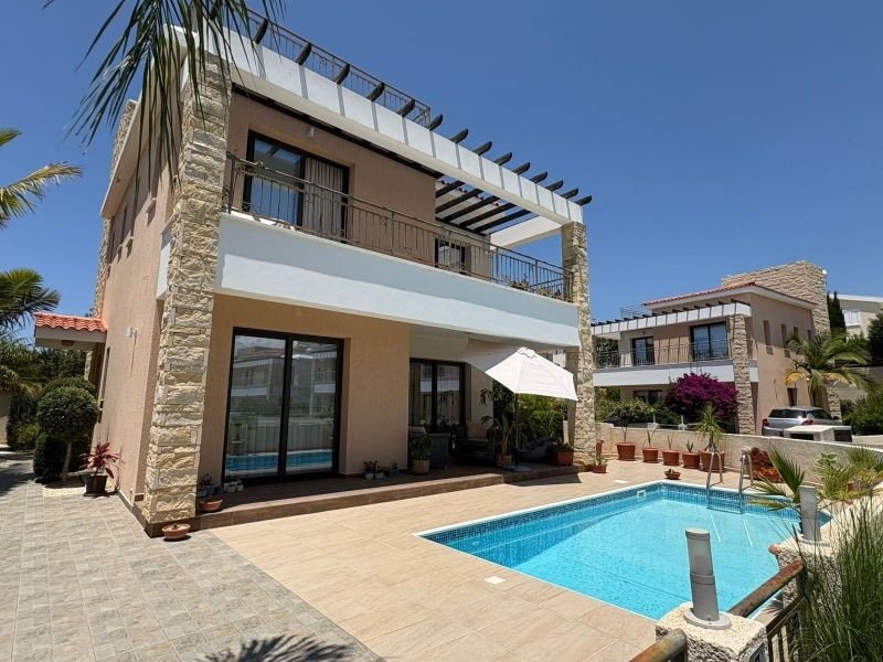 Villa mit Dachterrasse und Meerblick in Paphos