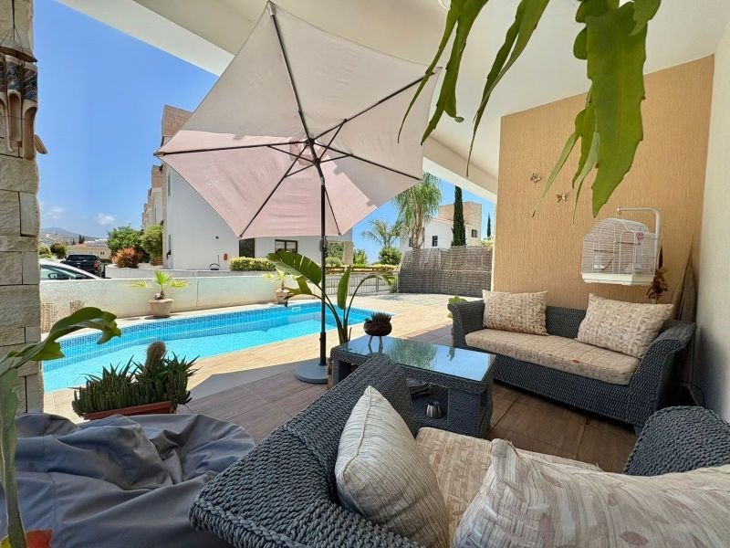 Villa mit Dachterrasse und Meerblick in Paphos
