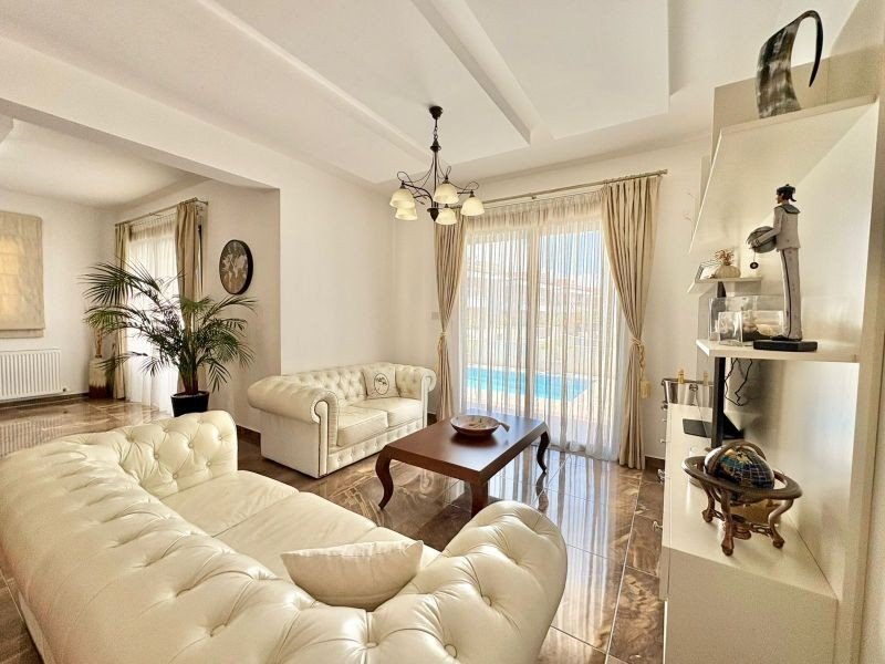 Villa mit Dachterrasse und Meerblick in Paphos