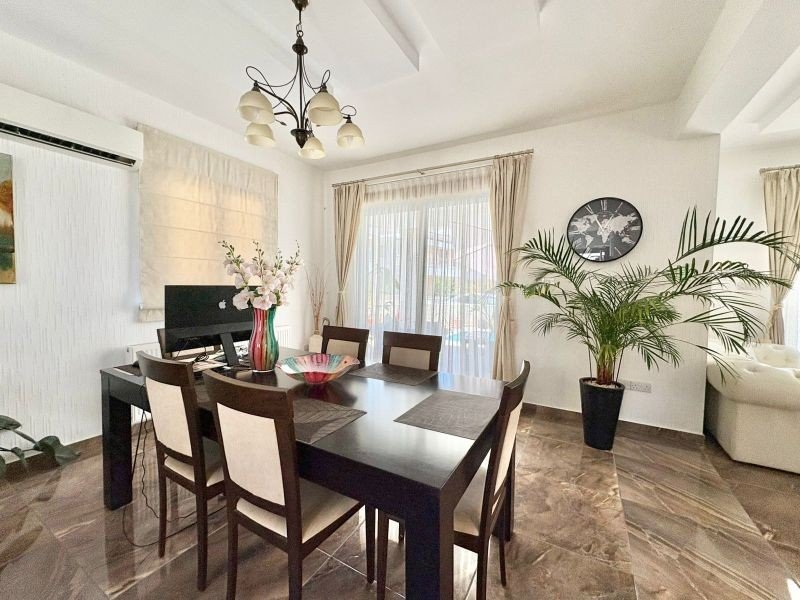 Villa mit Dachterrasse und Meerblick in Paphos