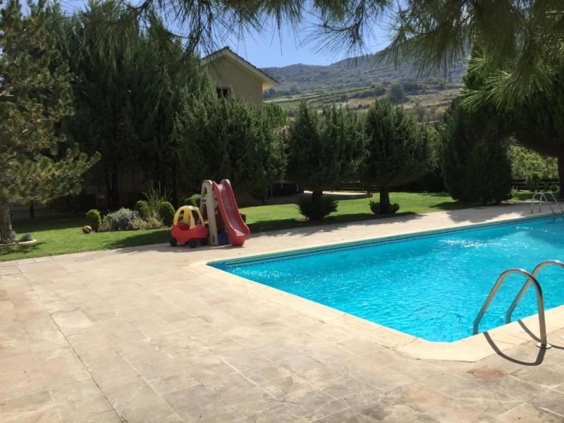 Villa auf riesigem Grundstück in Limassol