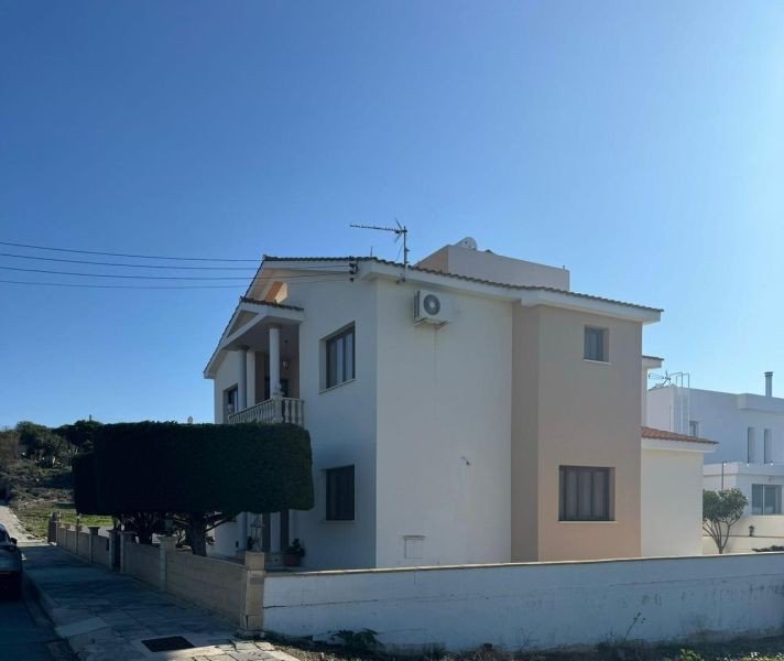 Spacious villa with extra room in Paphos