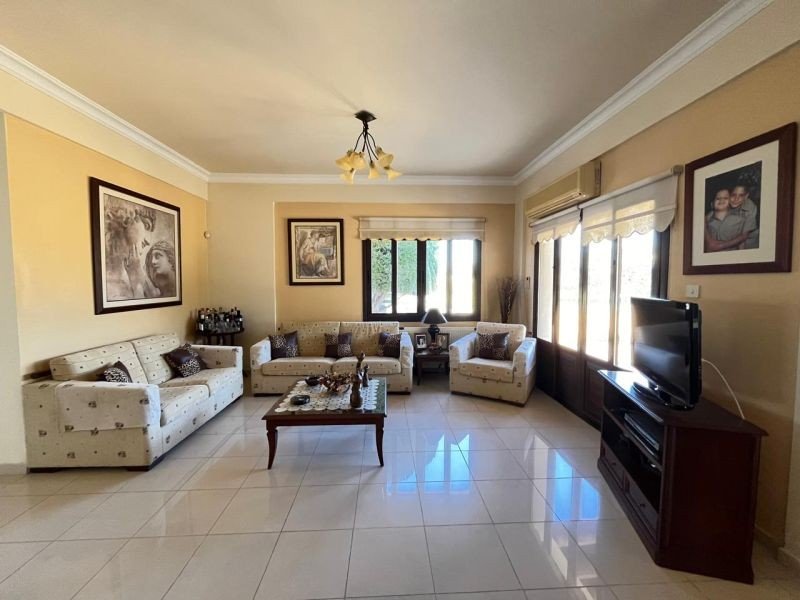Spacious villa with extra room in Paphos