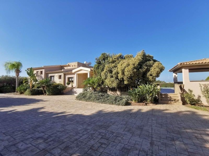 Residenz auf einem 5000m2 Grundstück in Paphos