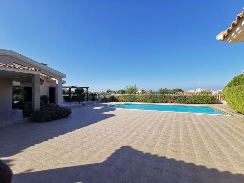 Residenz auf einem 5000m2 Grundstück in Paphos