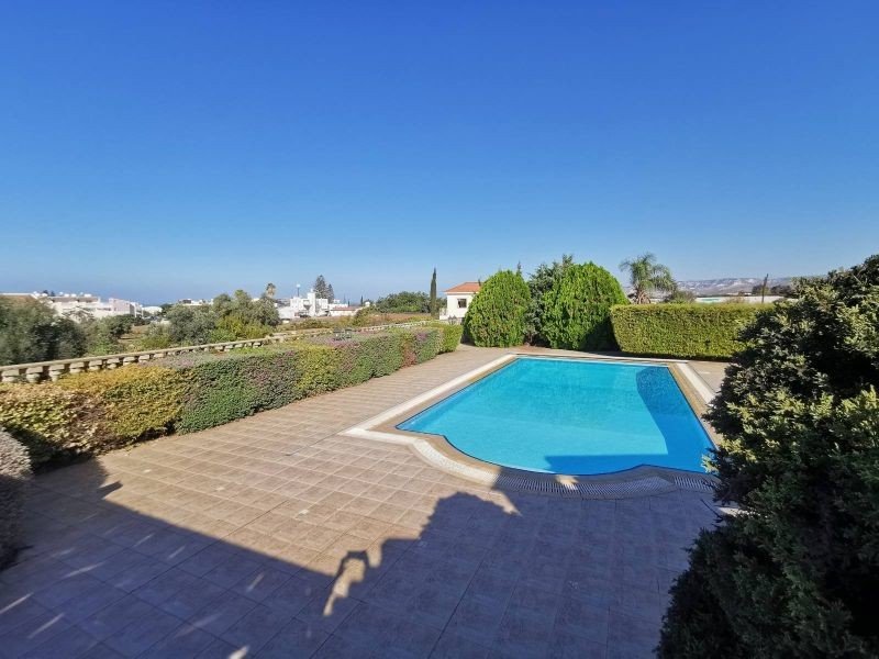 Residenz auf einem 5000m2 Grundstück in Paphos