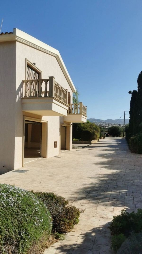 Residenz auf einem 5000m2 Grundstück in Paphos