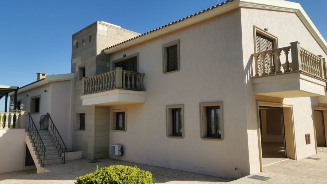 Residenz auf einem 5000m2 Grundstück in Paphos