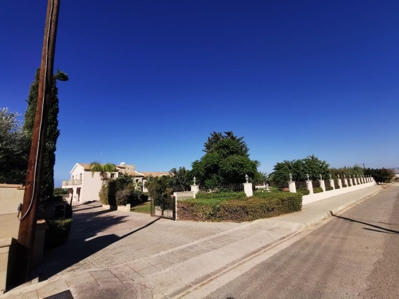 Residenz auf einem 5000m2 Grundstück in Paphos