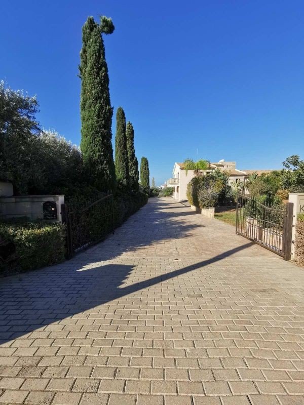Residenz auf einem 5000m2 Grundstück in Paphos