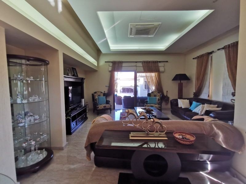 Residenz auf einem 5000m2 Grundstück in Paphos