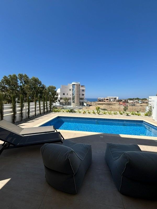Villa in seaside development in Paphos