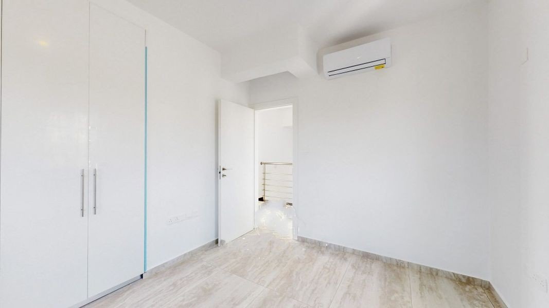 Sea front villa close amenities in Paphos