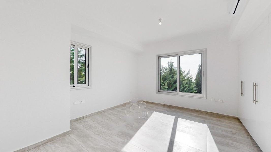 Sea front villa close amenities in Paphos