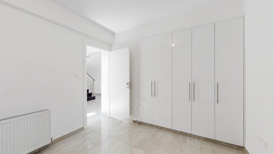 Sea front villa close amenities in Paphos