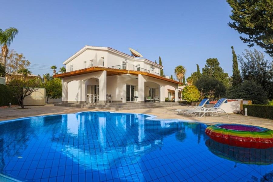 Geräumige Villa am Sandstrand