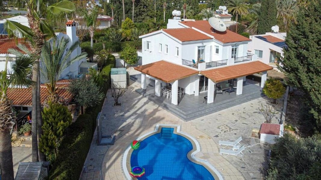 Geräumige Villa am Sandstrand