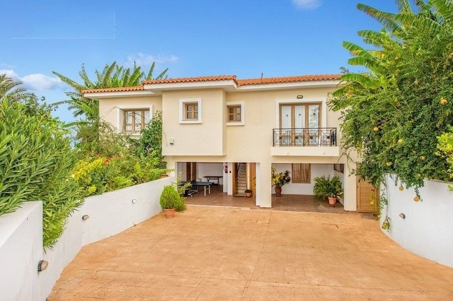 Private Bungalow on Large Plot in Polis