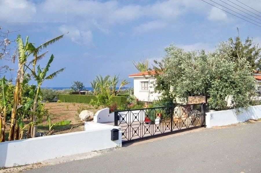 Private Bungalow on Large Plot in Polis