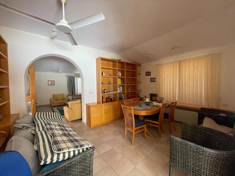 Villa on 2,642 m² Plot with Sea View in Paphos