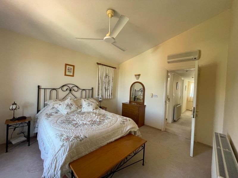 Villa on 2,642 m² Plot with Sea View in Paphos