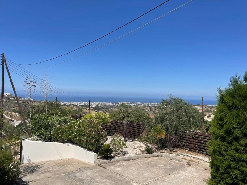 Villa on 2,642 m² Plot with Sea View in Paphos