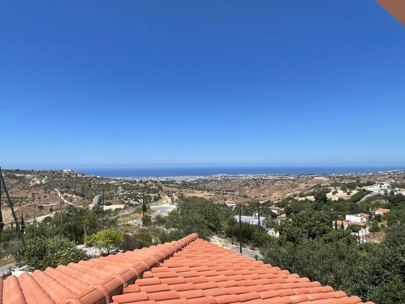 Villa on 2,642 m² Plot with Sea View in Paphos