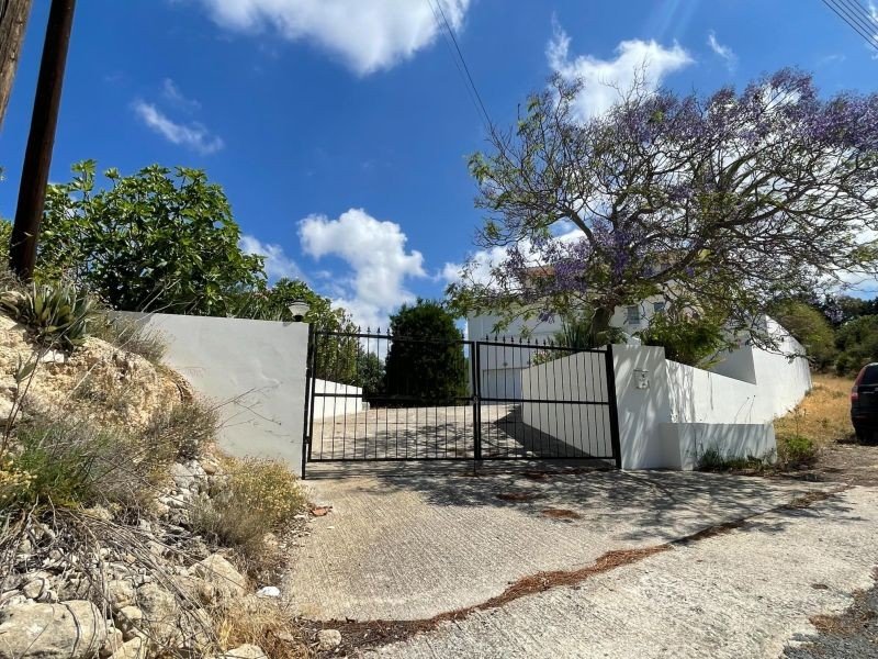 Villa on 2,642 m² Plot with Sea View in Paphos
