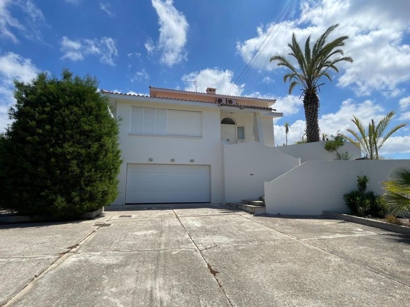 Villa on 2,642 m² Plot with Sea View in Paphos