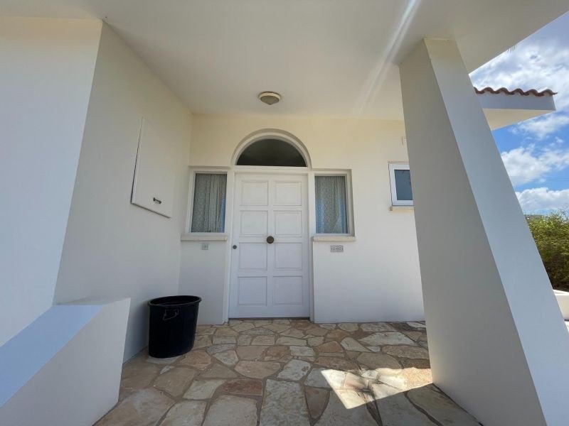 Villa on 2,642 m² Plot with Sea View in Paphos