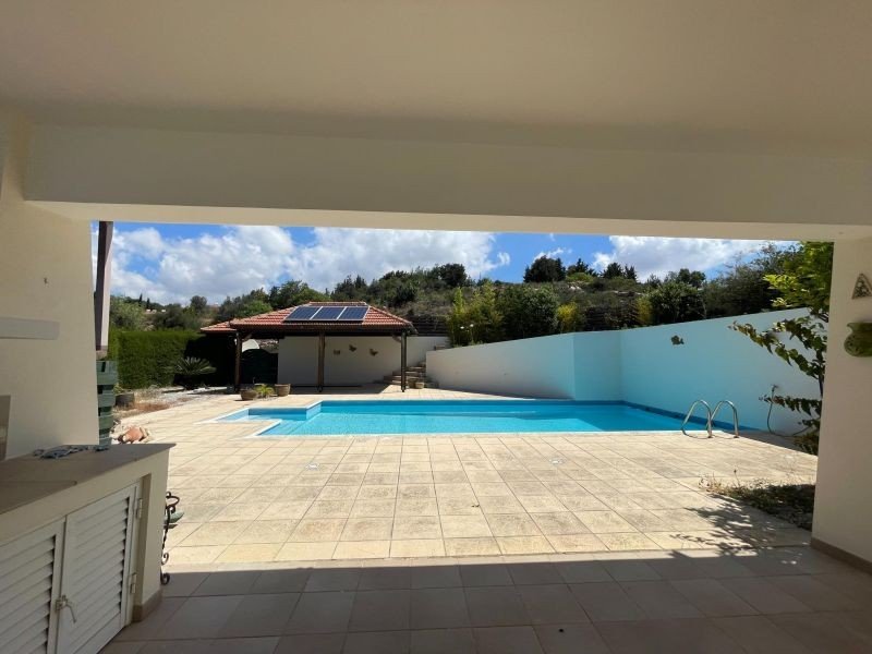 Villa on 2,642 m² Plot with Sea View in Paphos