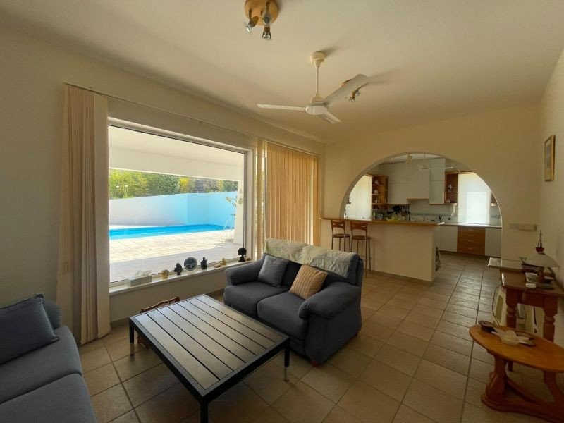 Villa on 2,642 m² Plot with Sea View in Paphos