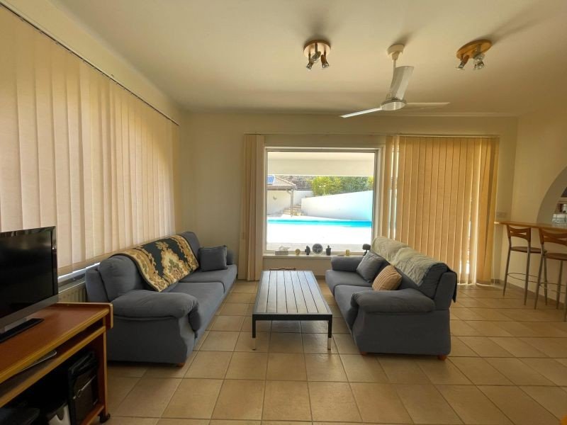 Villa on 2,642 m² Plot with Sea View in Paphos