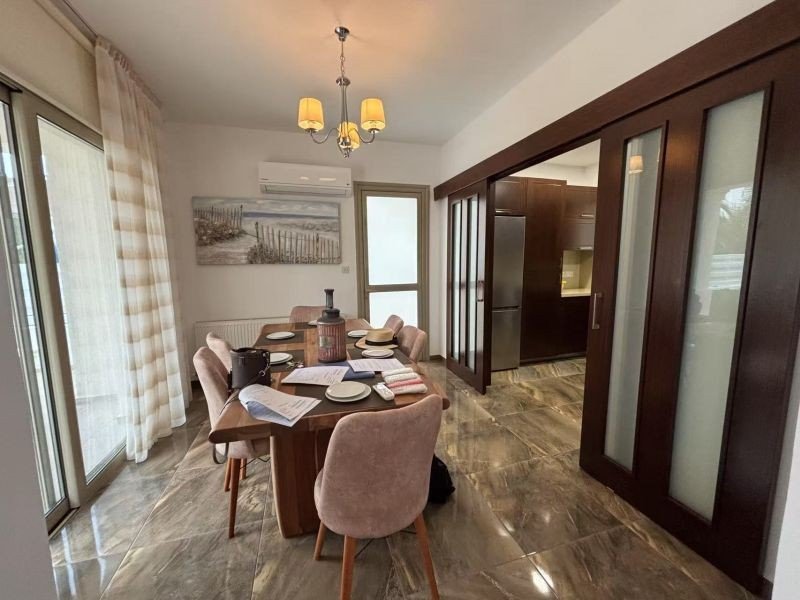 Villa nur 150 m vom Meer in Paphos