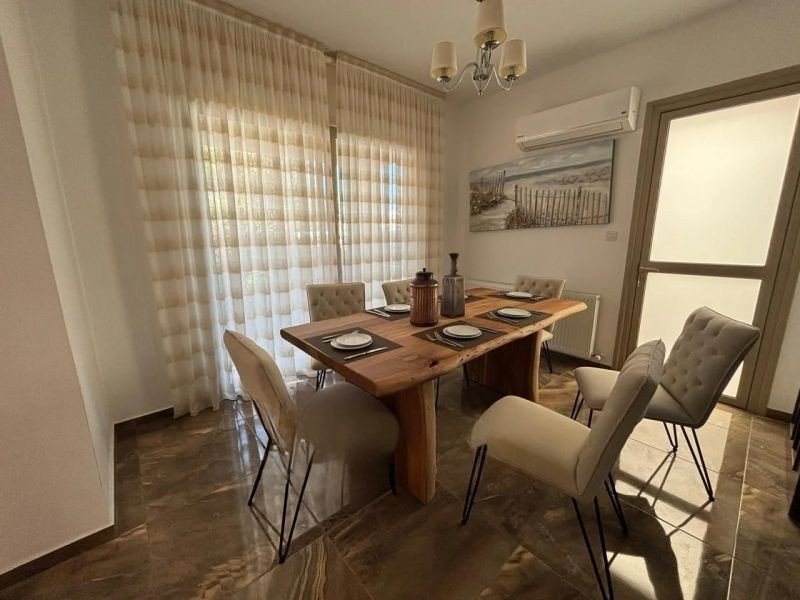 Villa nur 150 m vom Meer in Paphos