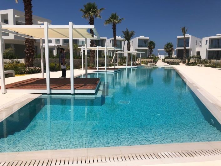 Villa in Seafront Resort with Swimming pool, gym and concierge