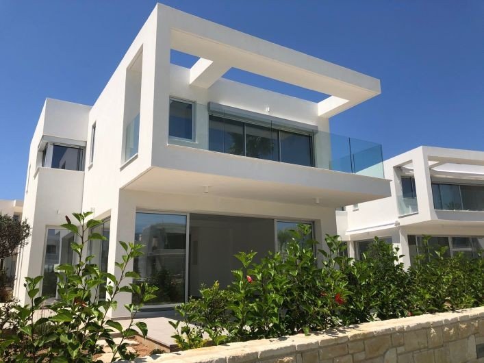 Villa in Seafront Resort with Swimming pool, gym and concierge
