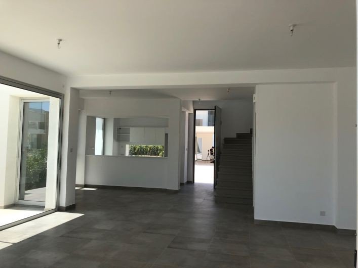 Villa in Seafront Resort with Swimming pool, gym and concierge