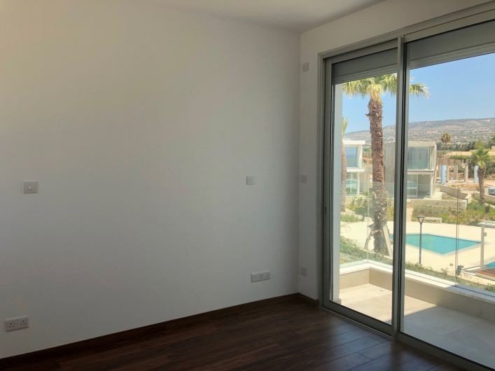 Villa in Seafront Resort with Swimming pool, gym and concierge