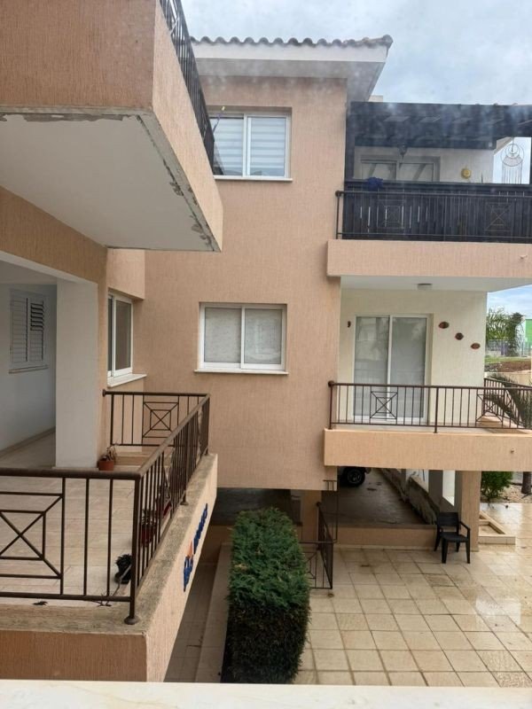 Просторная Квартира в Мелания Гарденс в Пафосе